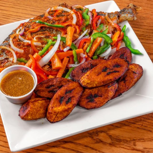 Grilled fish with plantain and vegetables