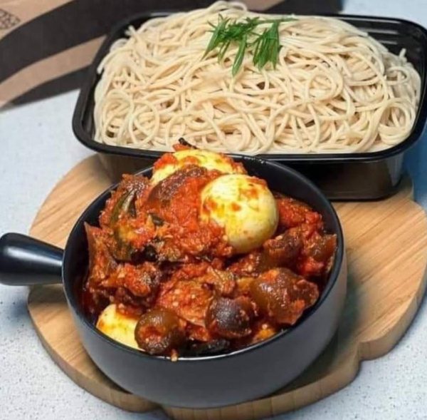 Spaghetti served with assorted meats and egg